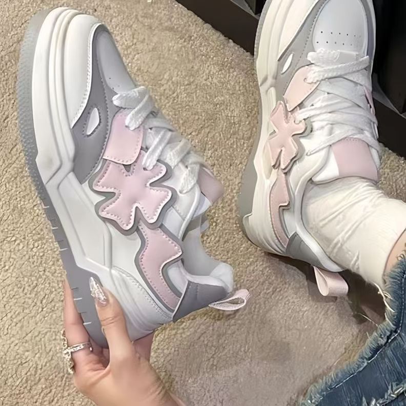 Zapatos de cereza de cuatro hojas niños 2024 estrellas con zapatos blancos de fondo grueso para mujeres zapatos deportivos casuales