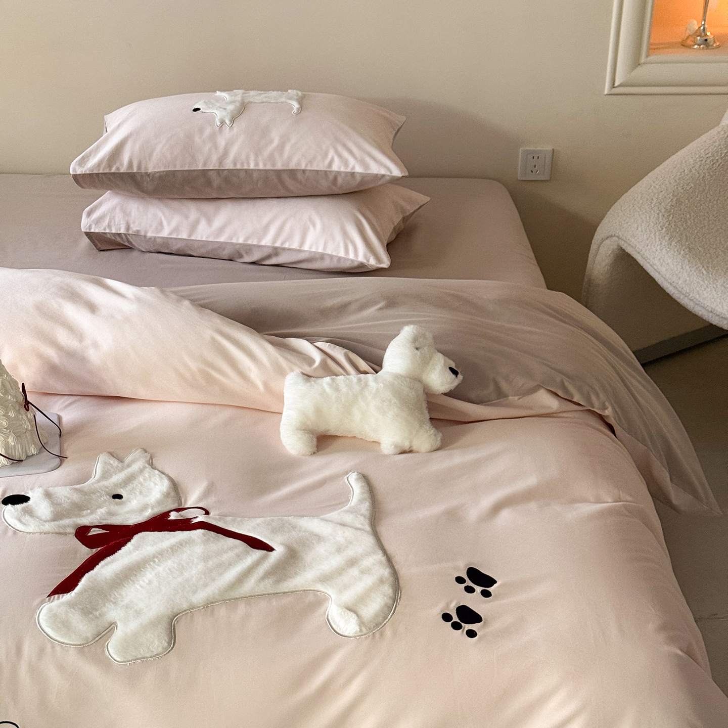 Luxury 100s Long-staple Cotton Bedding Set With Towel Embroidery_voghion.com