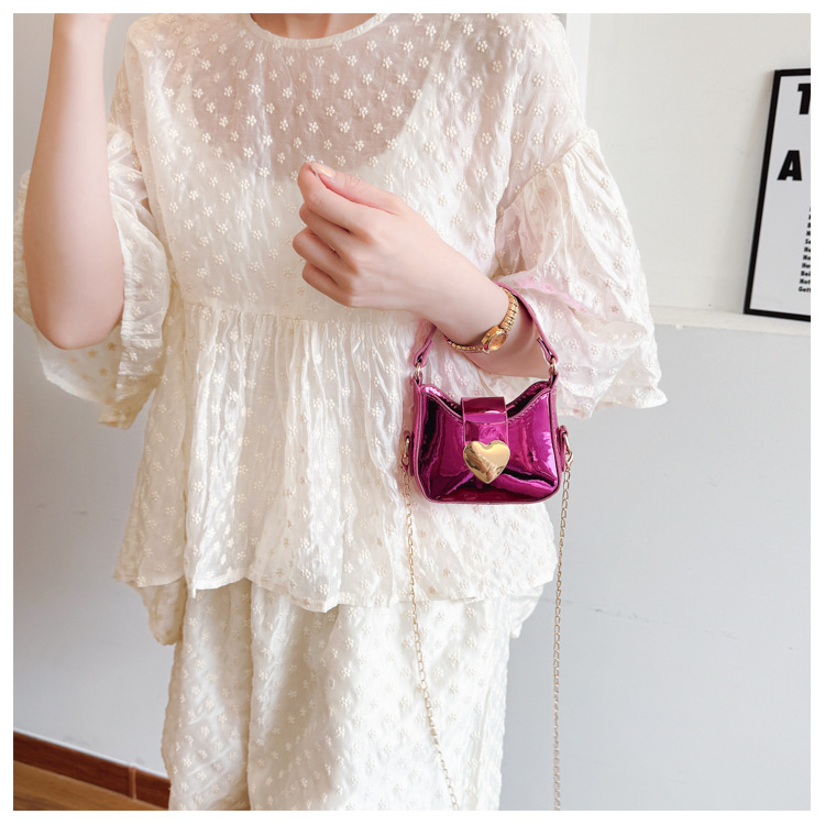 Unisex Pu Heart Shape Solid Color Elegant Streetwear Sewing Thread Square Hidden Buckle Shoulder Bag display picture 10