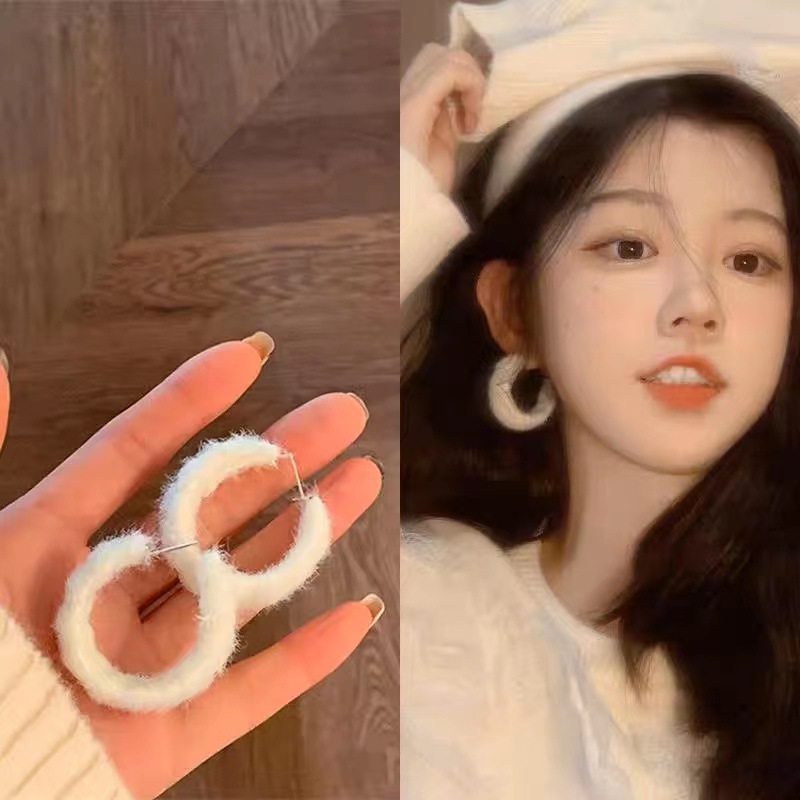 秋冬毛絨耳圈2023年新款潮小眾設計感耳飾女高級感氣質耳環耳釘女
