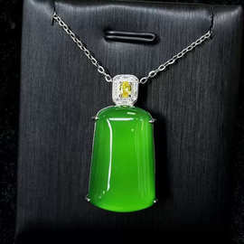 冰种绿玉髓无事牌吊坠新中式镶嵌玉髓梯牌网红款绿玛瑙玉石吊坠