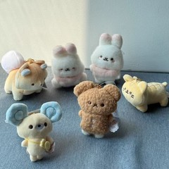 リラックマのマシュマロの隅の生物のウサギのキツネのぬいぐるみの砂の包みの手の玉の置物のペンダントのぬいぐるみのスプーンは飾りを掛けます。