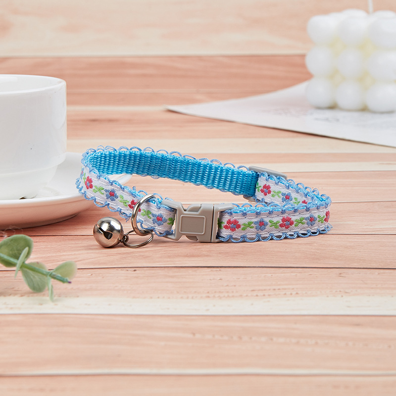 Nuevo collar de mascotas original perros perros gatos collar de flores de seguridad collar de campana de flores vendida directa
