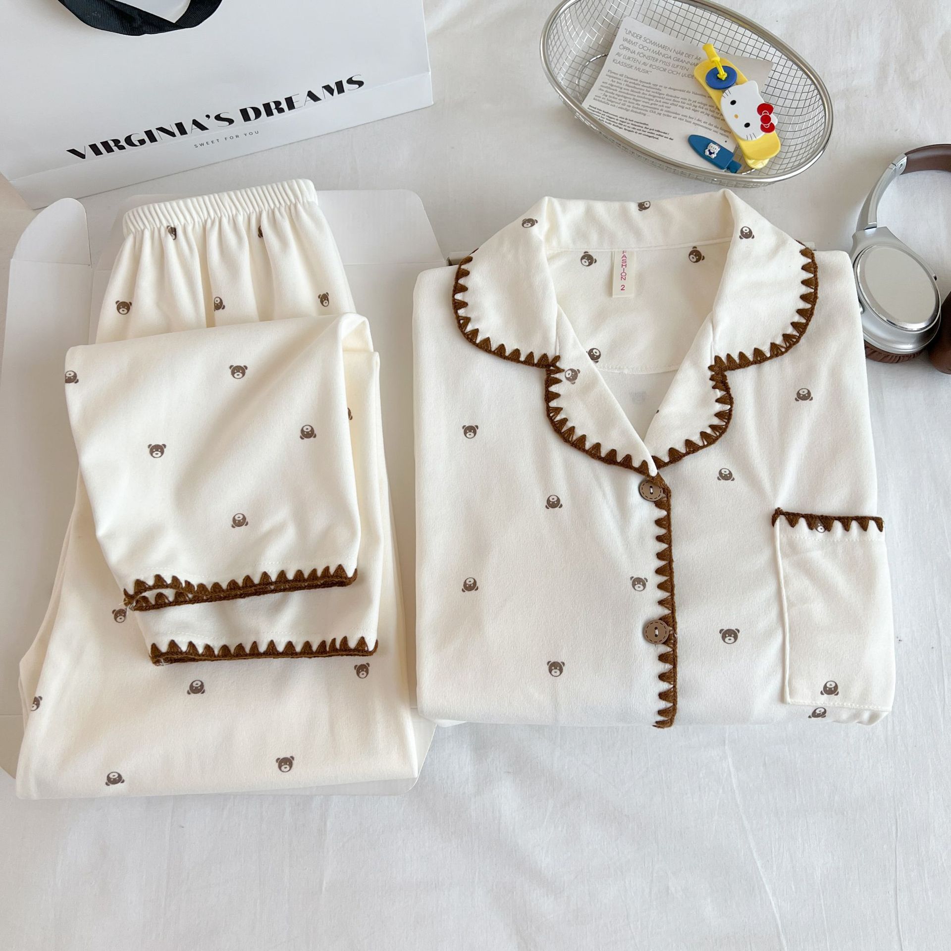 Nuevo pijama de invierno transfronterizo de mujeres de terciopelo con solapa de manga larga cardigán dulce lindo y cálido conjunto de ropa de hogar