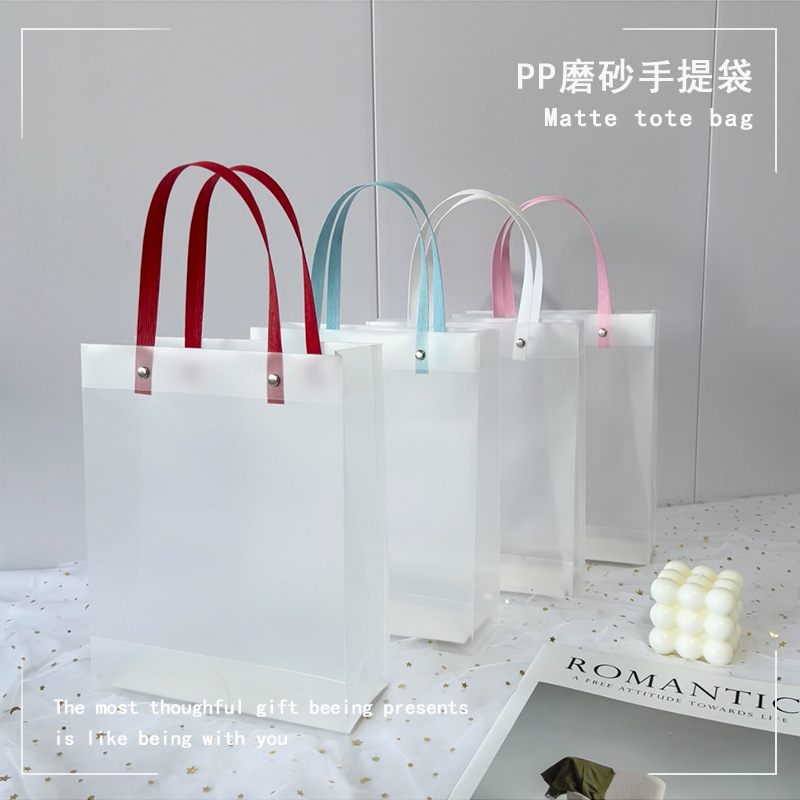 Bolsas de mano transparentes esmeriladas de PP en stock para bolsas de regalo de San Valentín, bolsas de regalo para dulces, bolsas de embalaje para compras.