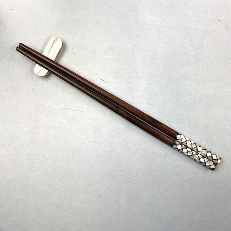 둥근 머리 한 쌍