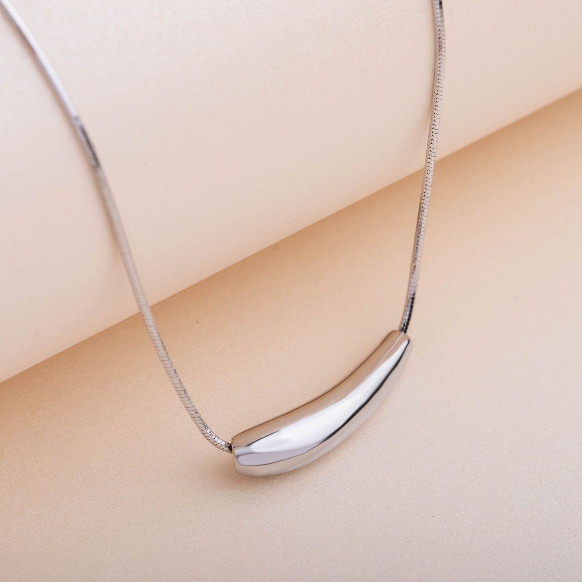 Women'S Gender Simple Style Solid Color Titanium Steel Plating Layered Necklaces Necklace 1 Piece