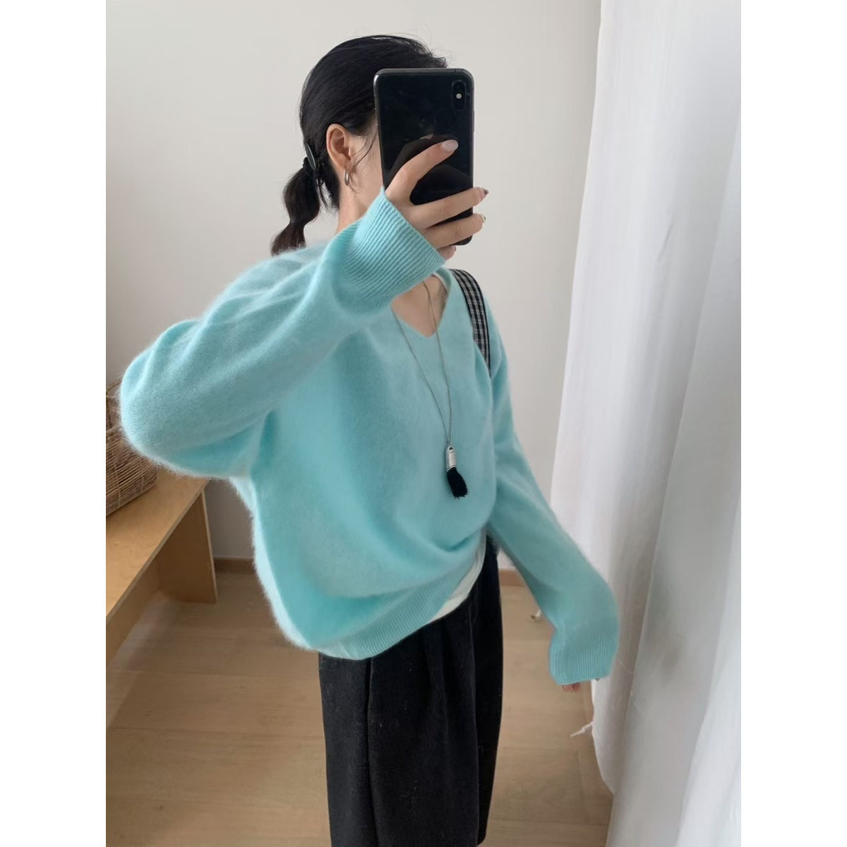 木四 高品质软糯保暖羊毛拉绒毛衣女秋冬慵懒风V领套头毛衫M6565