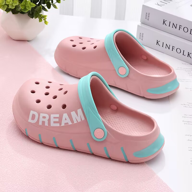 Zapatos con agujeros para hombres, ropa exterior 2025 nuevo estilo, antideslizante, marea, suela gruesa, enfermera, playa, sandalias Baotou, zapatillas, verano para mujeres