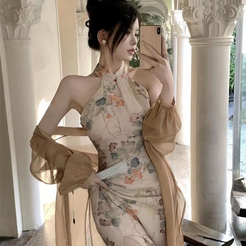 New Chinese Style Improved Cheongsam New Style 2025 Young Girl Temperament Holiday Royal Sister Style Halterneck Dress