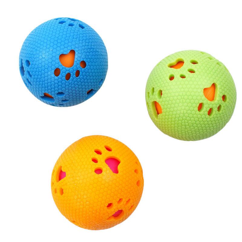 Transfronterizo nuevo juguete para mascotas huellas huecas bola de sonido resistente a los mordiscos TPR perro juguete de goma bola elástica