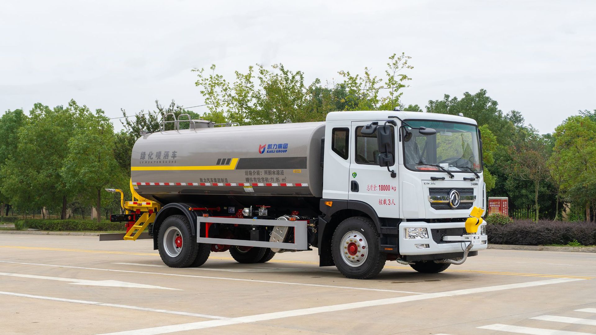 Dongfeng 15-Ton Sanitation Sprinkler Truck Direct from Manufacturer, 12-Ton Park and Scenic Area Greening Sprinkler Truck for Road Spraying and Dust Reduction