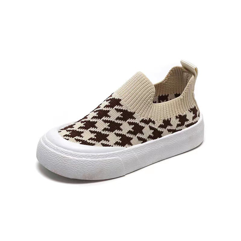 2022 a principios de otoño nuevos niños al por mayor slip-on de moda todo partido transpirable pequeños y medianos niños volando Tejido estilo coreano entrega de una pieza