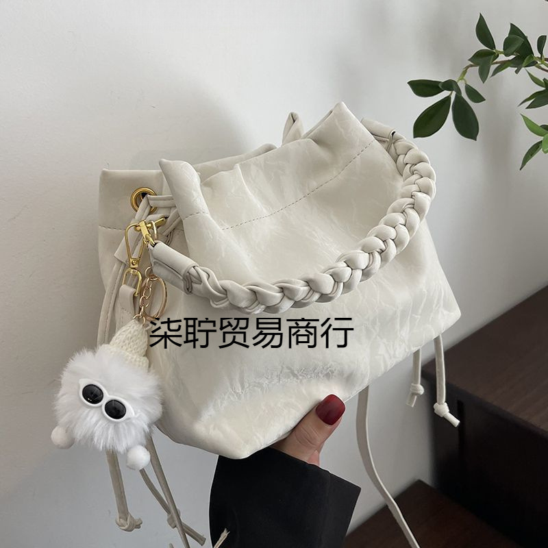 高级感洋气小众粉色包包女士新款百搭斜挎包时尚手提包水桶包|undefined