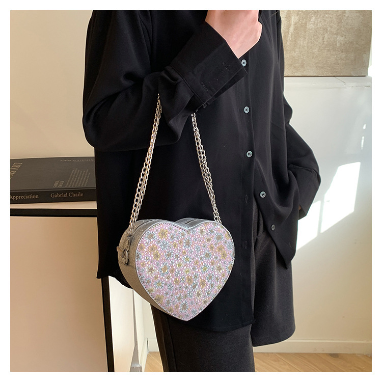 Mujeres Pequeña Cuero Sintético Forma De Corazón Ropa De Calle Cadena En Forma De Corazon Cremallera Bolsas De Hombro display picture 12