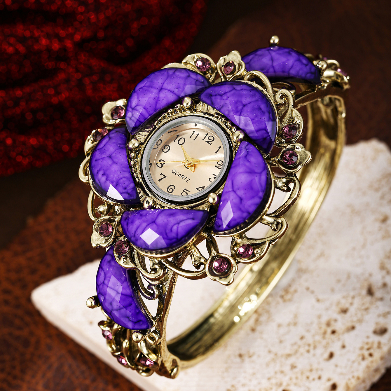 2025 New Cross-Border Diamond-Encrusted Moon Curved Edge Quartz Watch Cut Out Air Quality Alloy Bracelet Watch Women's Ready Stock Wholesale