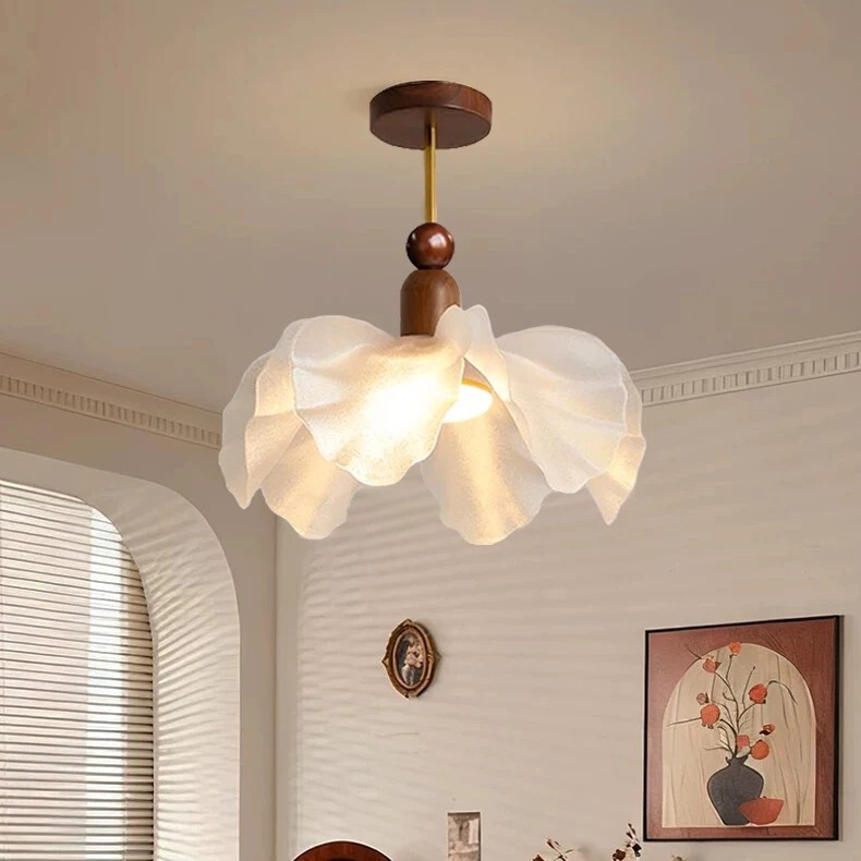 Vintage Floral Chandelier French Retro Song Dynasty Aesthetic Dining Room Lamp 2026 New Model Petal High-End Bedroom Study Lamp