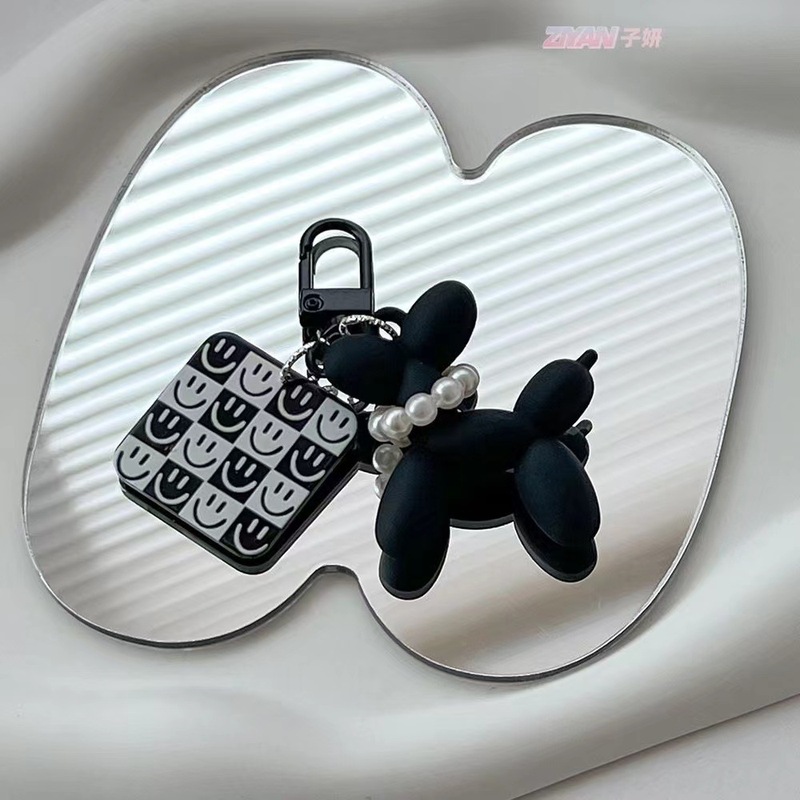 高级感ダーク系バルーン犬insキーホルダーストラップカップルの个性的なチェスのキーホルダー|undefined
