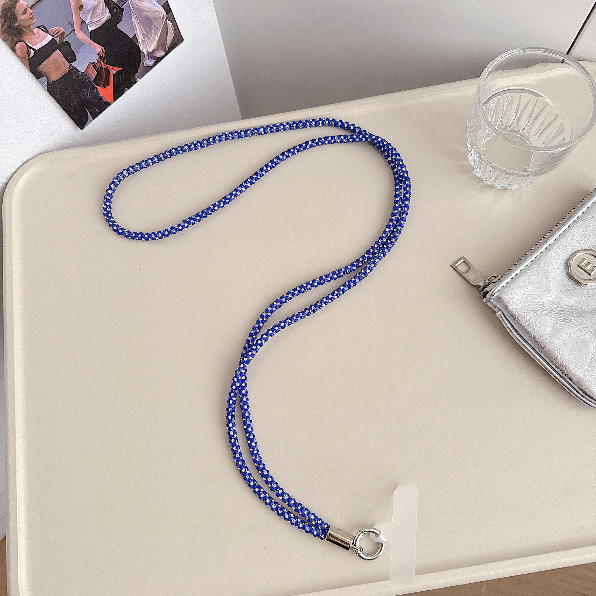 Cadena colgante de teléfono móvil de alta gama hecha a mano de boutique, sensación femenina de alta gama, lujo ligero, cadena colgante de diamante completo, cadena colgante de teléfono móvil de moda, sección larga y corta