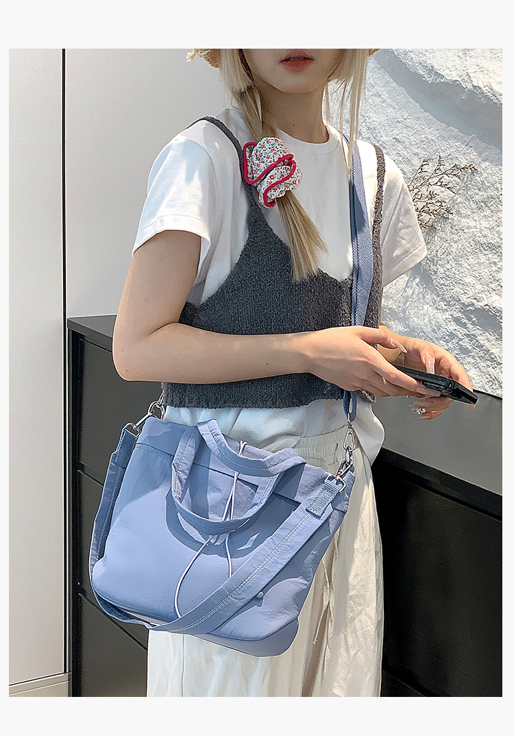 Colorful Fox's new niche nylon drawstring drawstring single-shoulder crossbody bag is a casual, versatile and lightweight bucket bag undefined