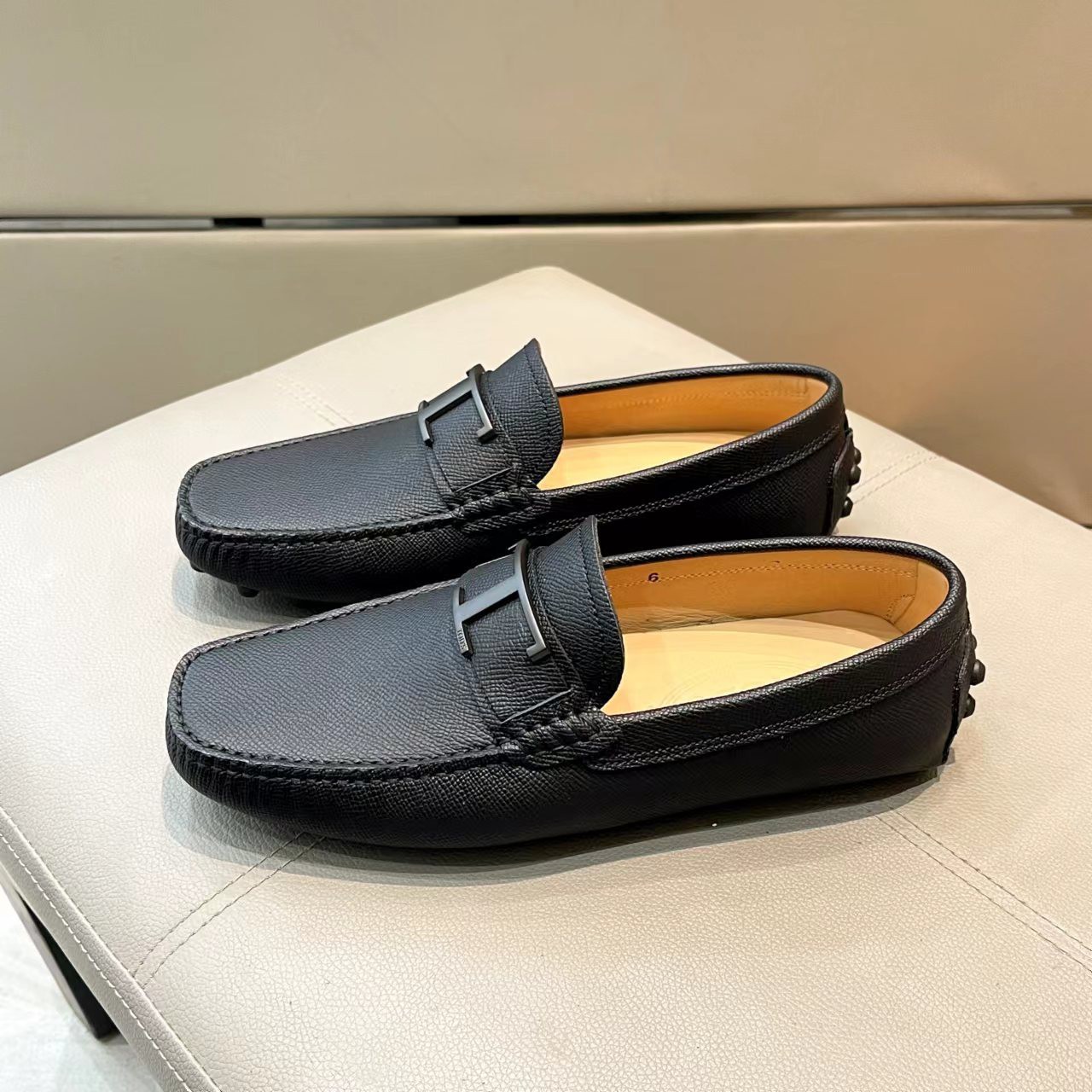 Men's Casual Suede Loafers With Metal Buckle And Soft Sole_voghion.com