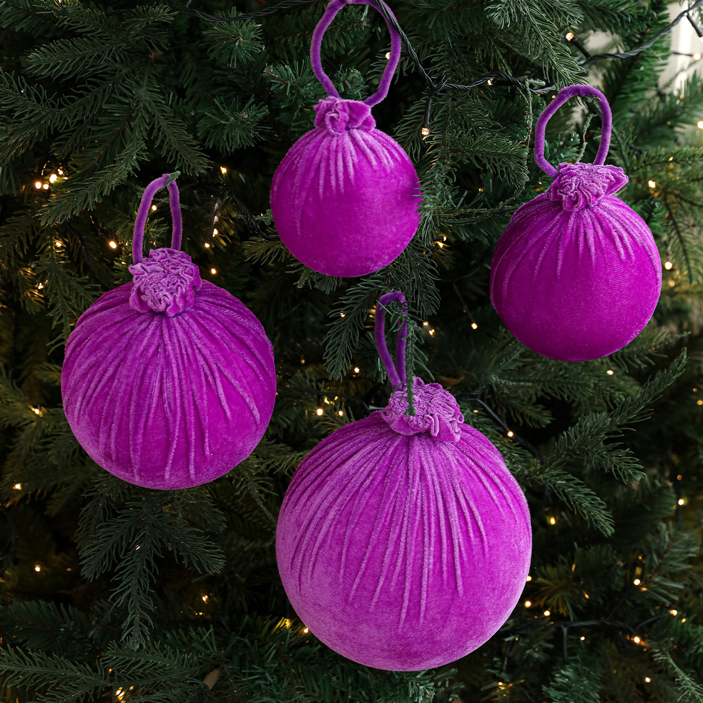 Nuevo producto de tela de flocado púrpura bola de Navidad árbol de Navidad decoración colgante bola colgante decoración