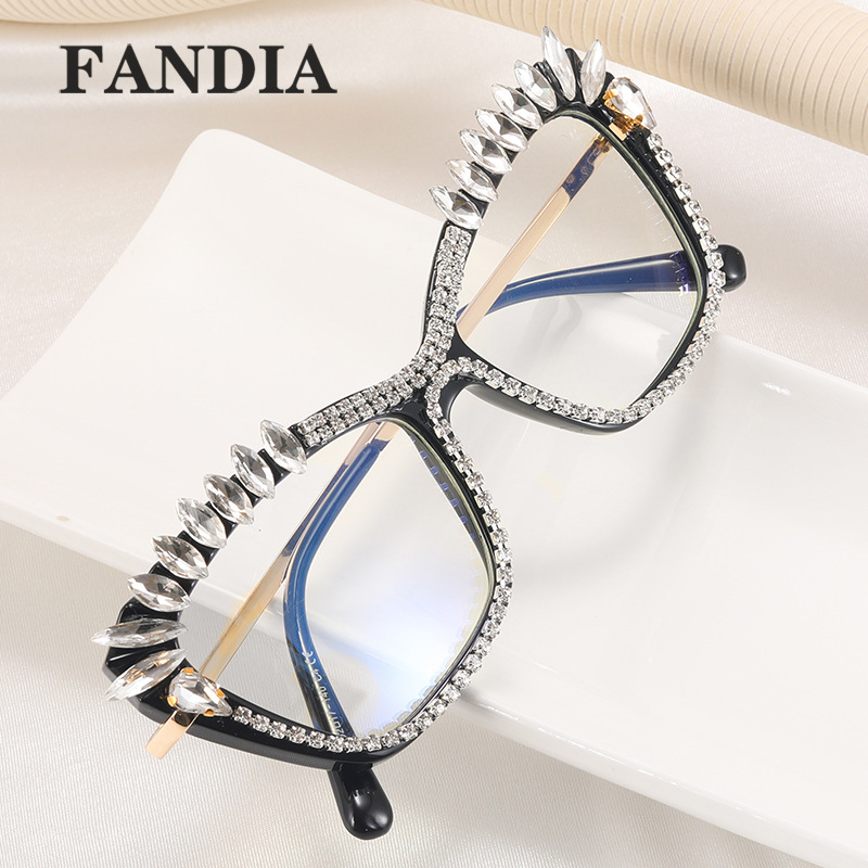 Una luz anti-azul comercio exterior transfronterizo rhinestone especial ojo de gato gafas de luz anti-azul mujer personalidad europea y americana moda diamante hecho a mano