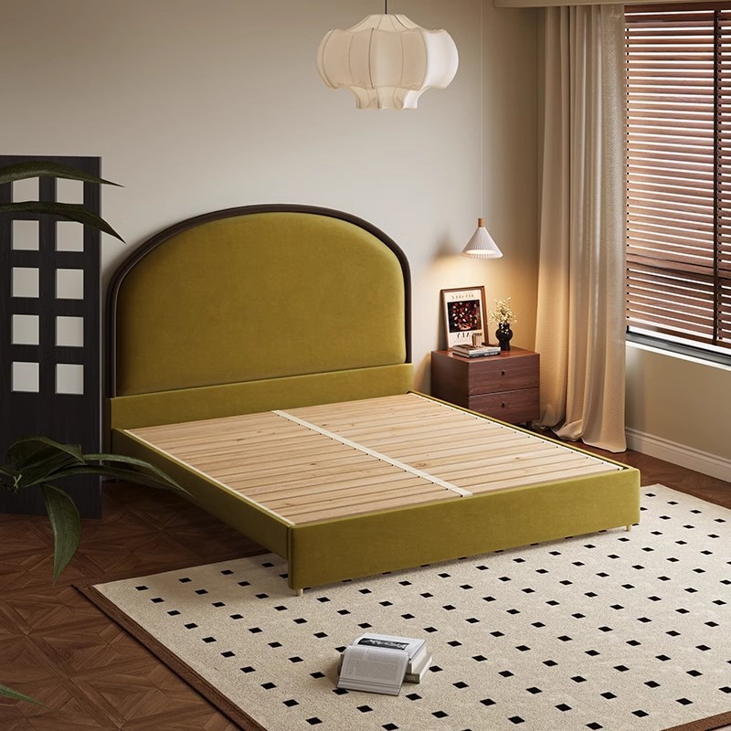 Cama de cuero francesa retrógrada de madera maciza cama queen de 1.8 metros cama americana cama principal con tela de borde suave cama de boda