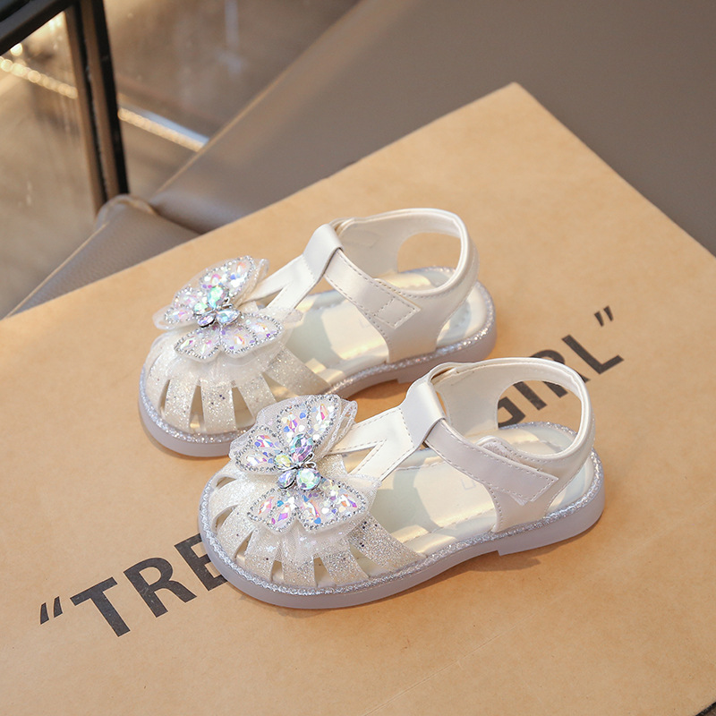 Sandálias de niñas verano 2026 nuevas niñas zapatos de sola suave para bebés mujeres zapatos de princesa de estilo romano