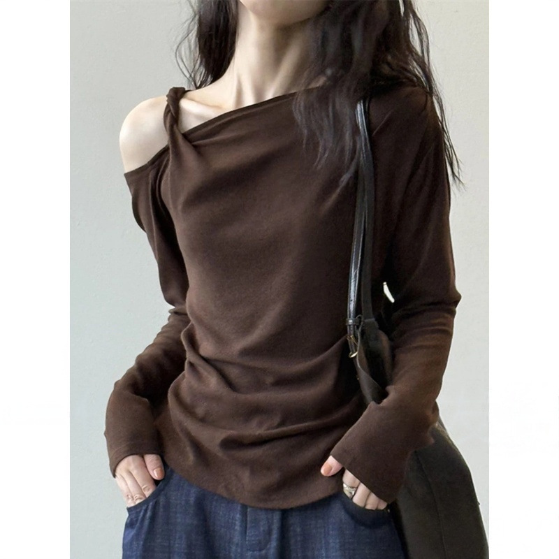 小衫感斜肩扭结长袖T恤女2025秋季新款不规则露肩针织衫