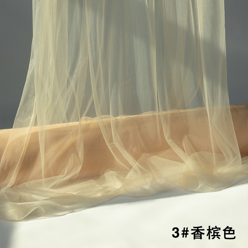 Celebración de la boda el techo de gasa de niebla de hadas suizas está dispuesto con cortina de organza, el respaldo de la silla, la escalera de gasa, la decoración de la red, el gasa suave, el gasa de color de la atmósfera. image 12