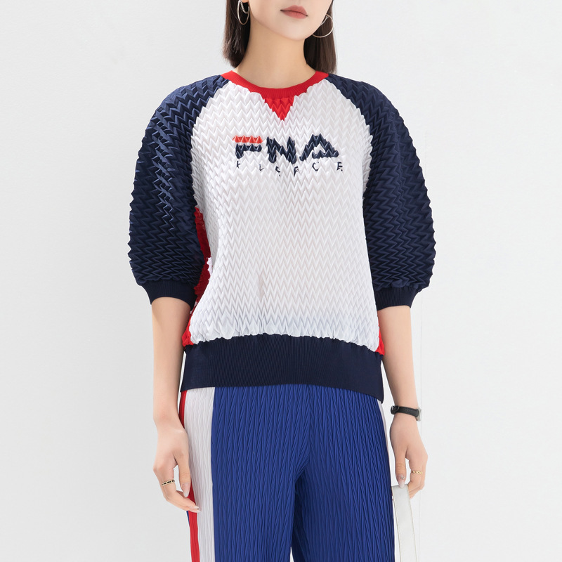 Pleated Pullover Top Women's New 2024 Spring Fashion Casual Versatile Contrasting Color Printed English Text Loose T-Shirt Trend Pleated Pullover Top Women's New 2024 Spring Fashion Casual Versatile Contrasting Color Printed English Text Loose T-Shirt Trend