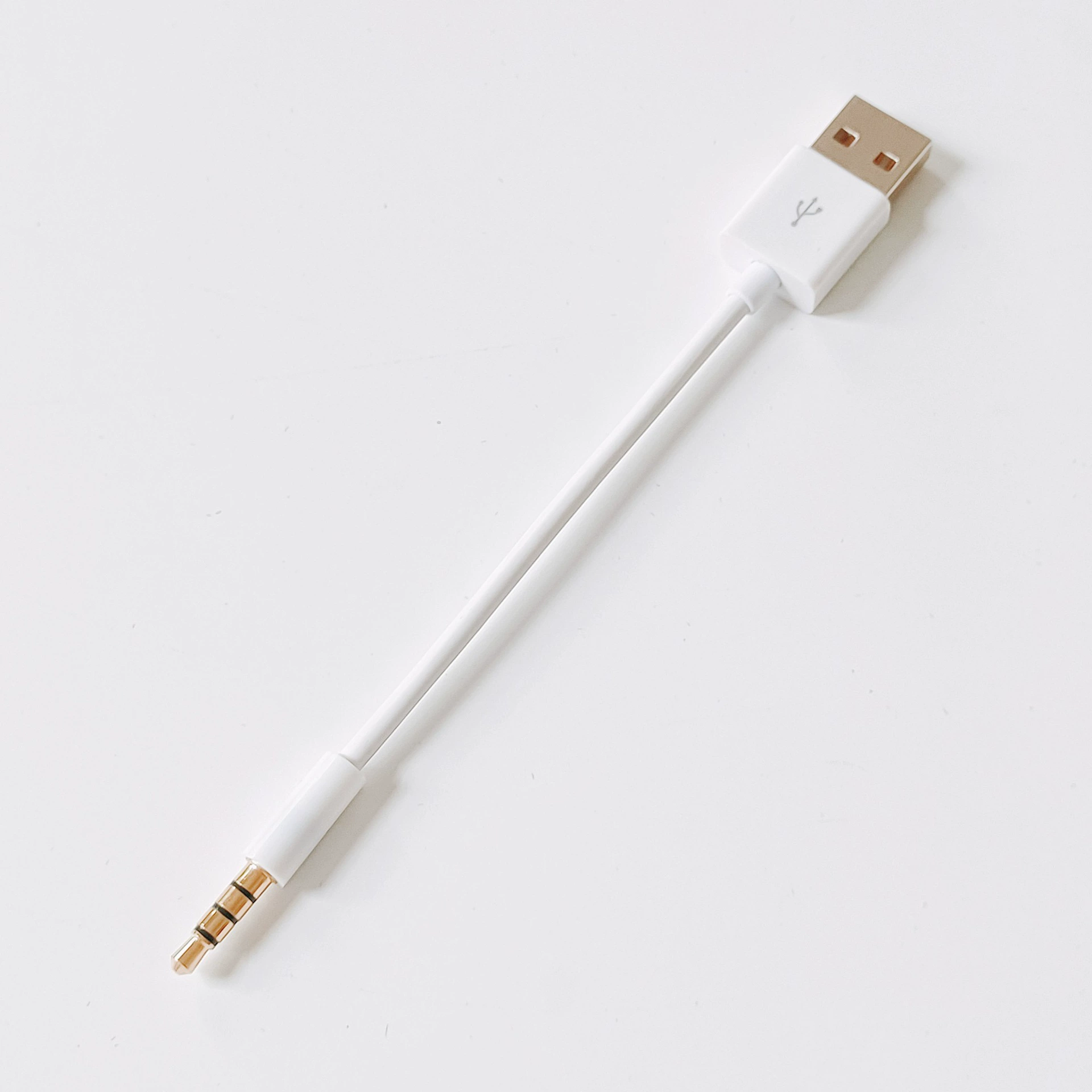 Charging & data cable for iPod shuffle (compatible 3–7), clip connector, 10 cm, black or white