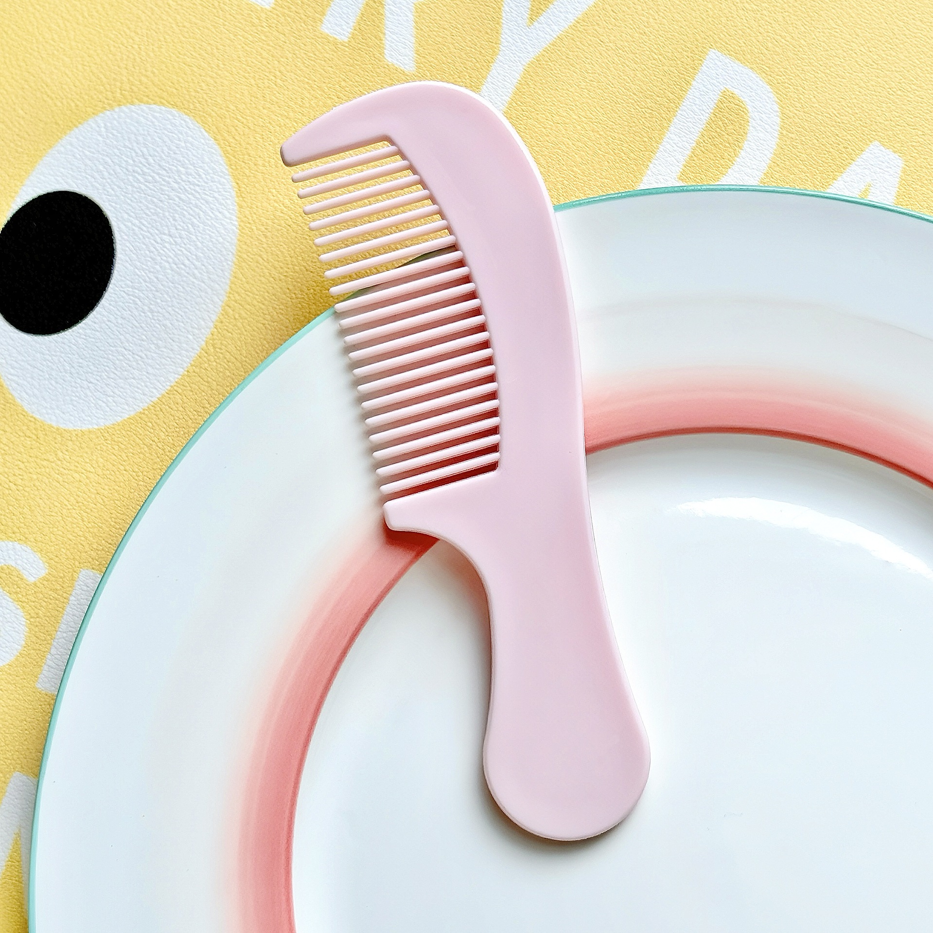 mini macaron small comb hairdressing comb girls‘ comb student dormitory comb student portable comb in stock