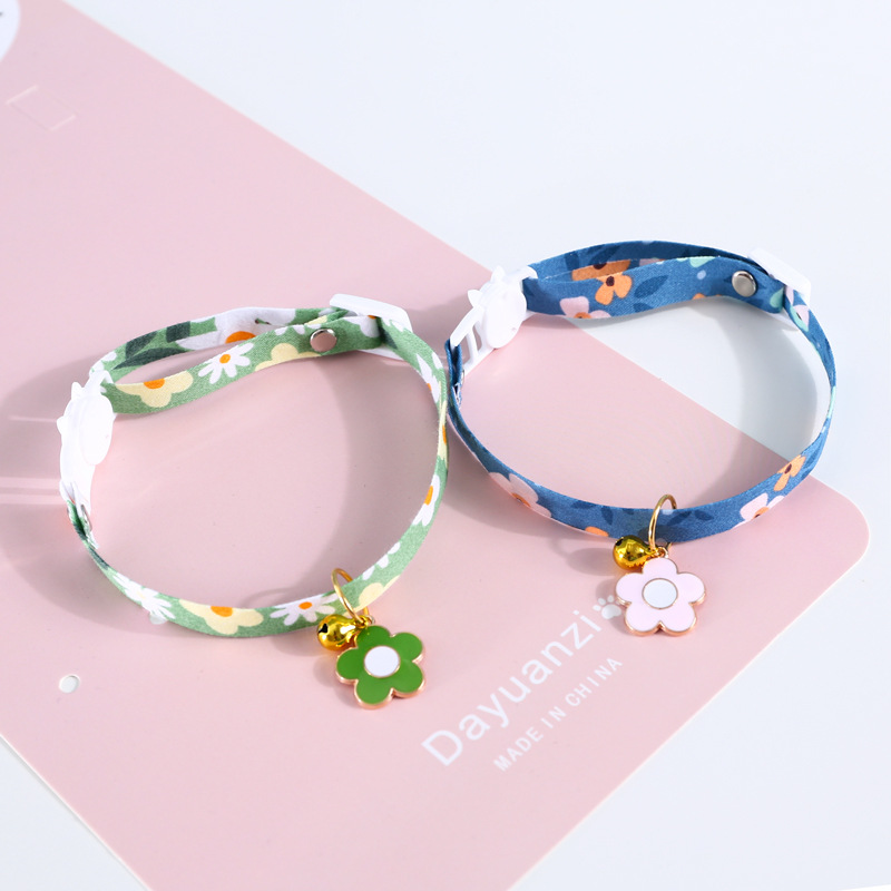 Colgante de mascota pequeña campana de flores ajustable collar gatos perros flores de sol lindos collares de accesorios de hebilla de seguridad