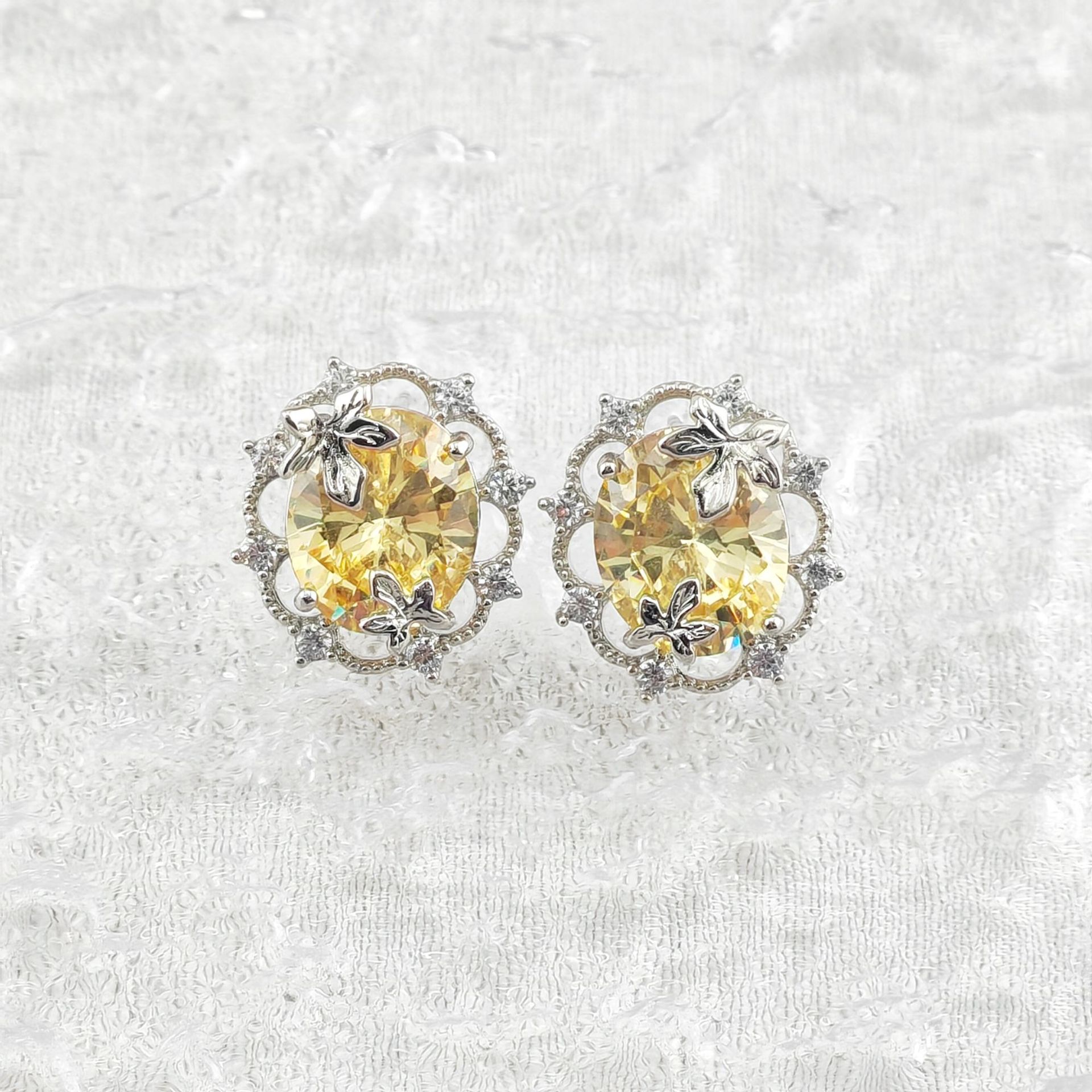 Pendientes de Aleación de Cobre con Baño Electrolítico Blanco de Xuping Jewelry, Diseño Versátil de Lujo Ligero, Venta al por Mayor
