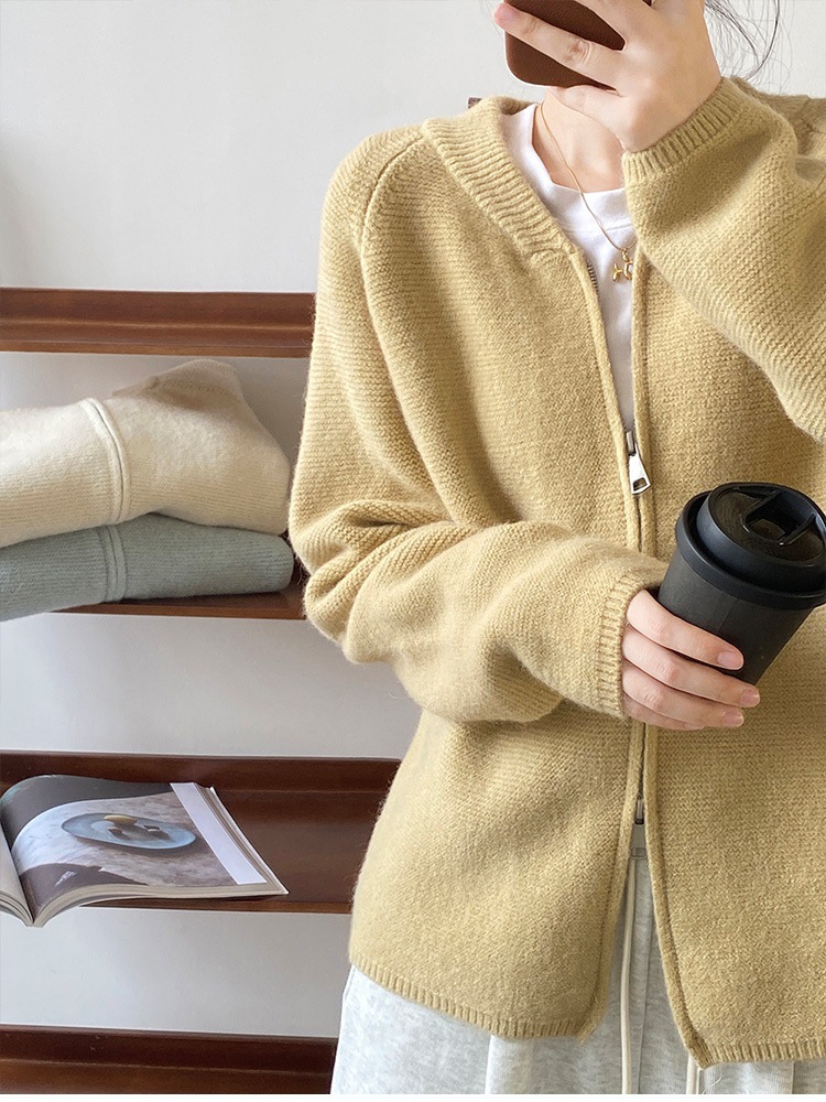 Sanfter und lässiger einfarbiger Pullover für Damen, Herbst 2024, neuer Stil im Westernstil, altersreduzierender V-Ausschnitt, Doppelreißverschluss_voghion.com