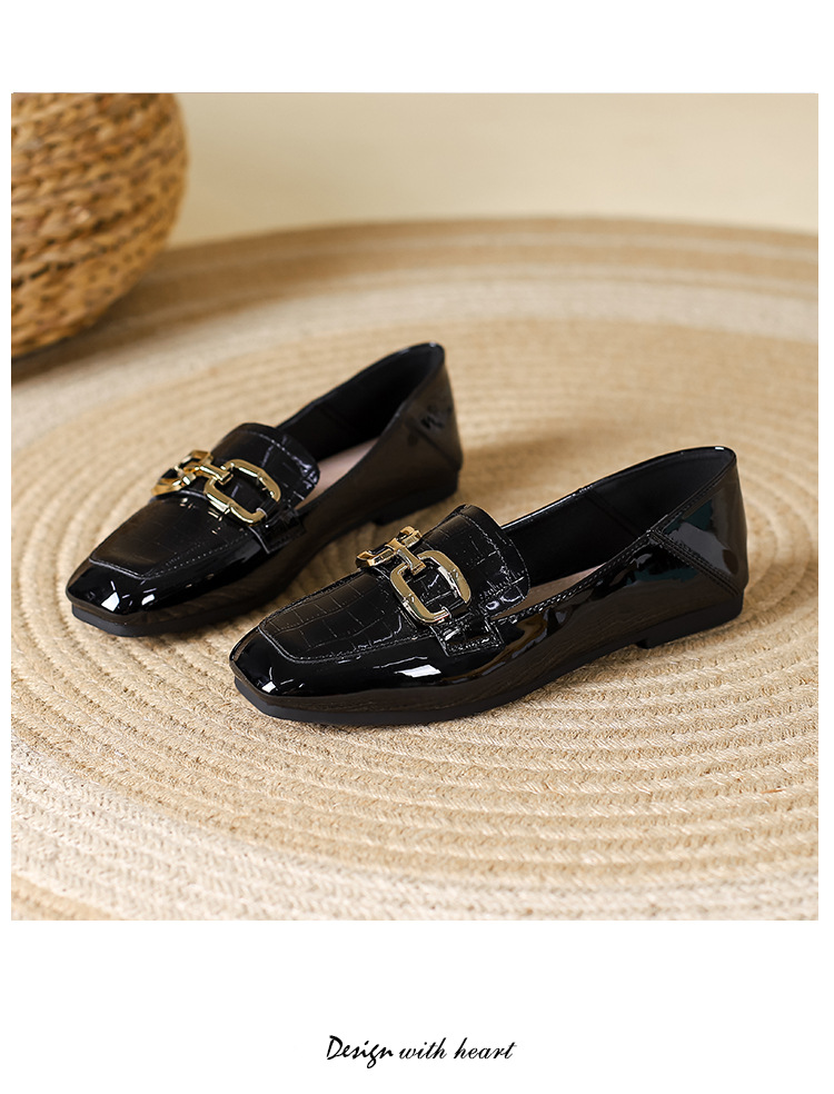 Άνοιξη και φθινόπωρο νέα φλατ παπούτσια γυναικεία κορεατική έκδοση λουστρίνι μαύρα μικρά δερμάτινα παπούτσια μόδας τετράγωνο δάχτυλο μεταλλική πόρπη παπούτσια Huidong χονδρική_voghion.com