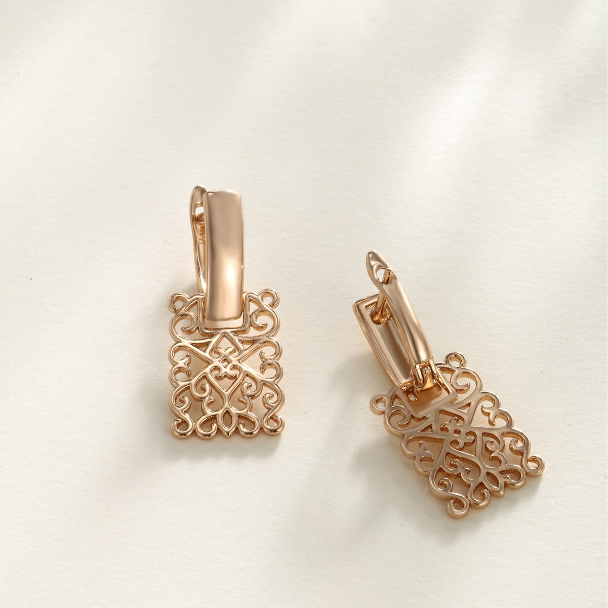 Pendientes de aro personalizados Xuping, pendientes exagerados de estilo europeo y americano, elegantes pendientes de piedras artificiales para mujer, venta al por mayor de verano.