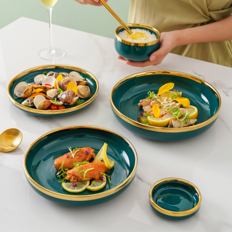 Tazón Esmeralda y traje de plato hogar nórdico Luz de lujo borde dorado red cerámica vajilla roja creativa tazón personalizado y combinación de plato