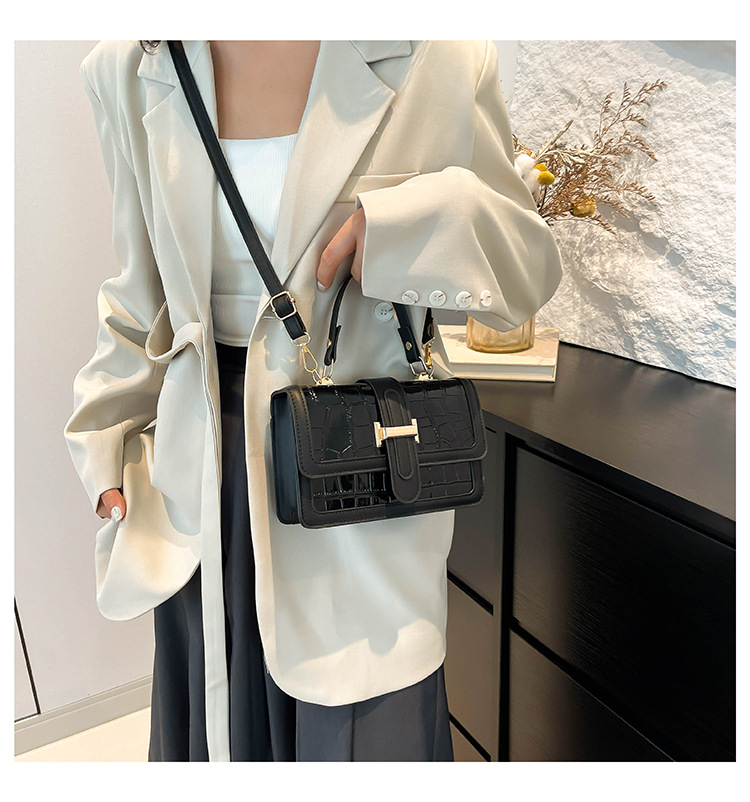 Håndholdt firkantet steinmønster 2024 Ny stil, trendy, eksklusiv, design i liten nisje, fasjonabel enkel kryssskulder_voghion.com