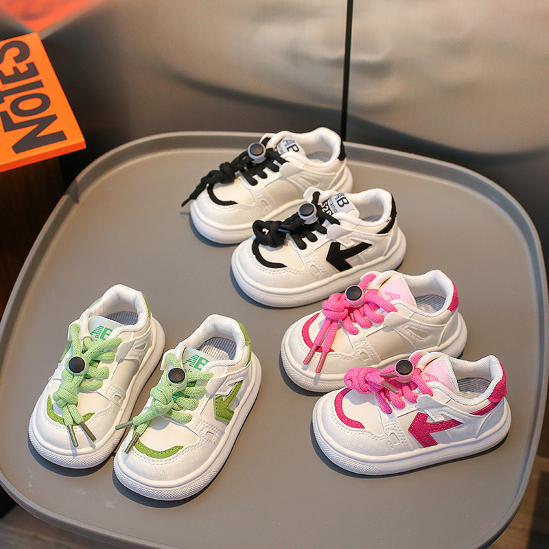 2025 nuevas zapatillas de deporte de otoño para niños, zapatos deportivos para niñas, zapatos de trbottomía para bebés pequeños, zapatos de suela blanda para bebés al por mayor