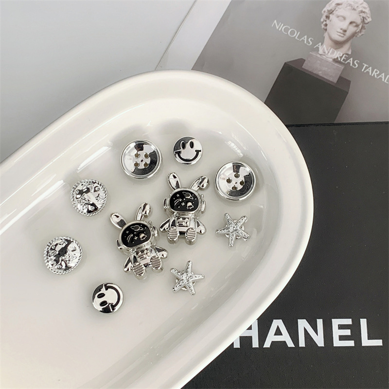 Metal Rabbit [10종 세트] 크록스의 비파괴 설치