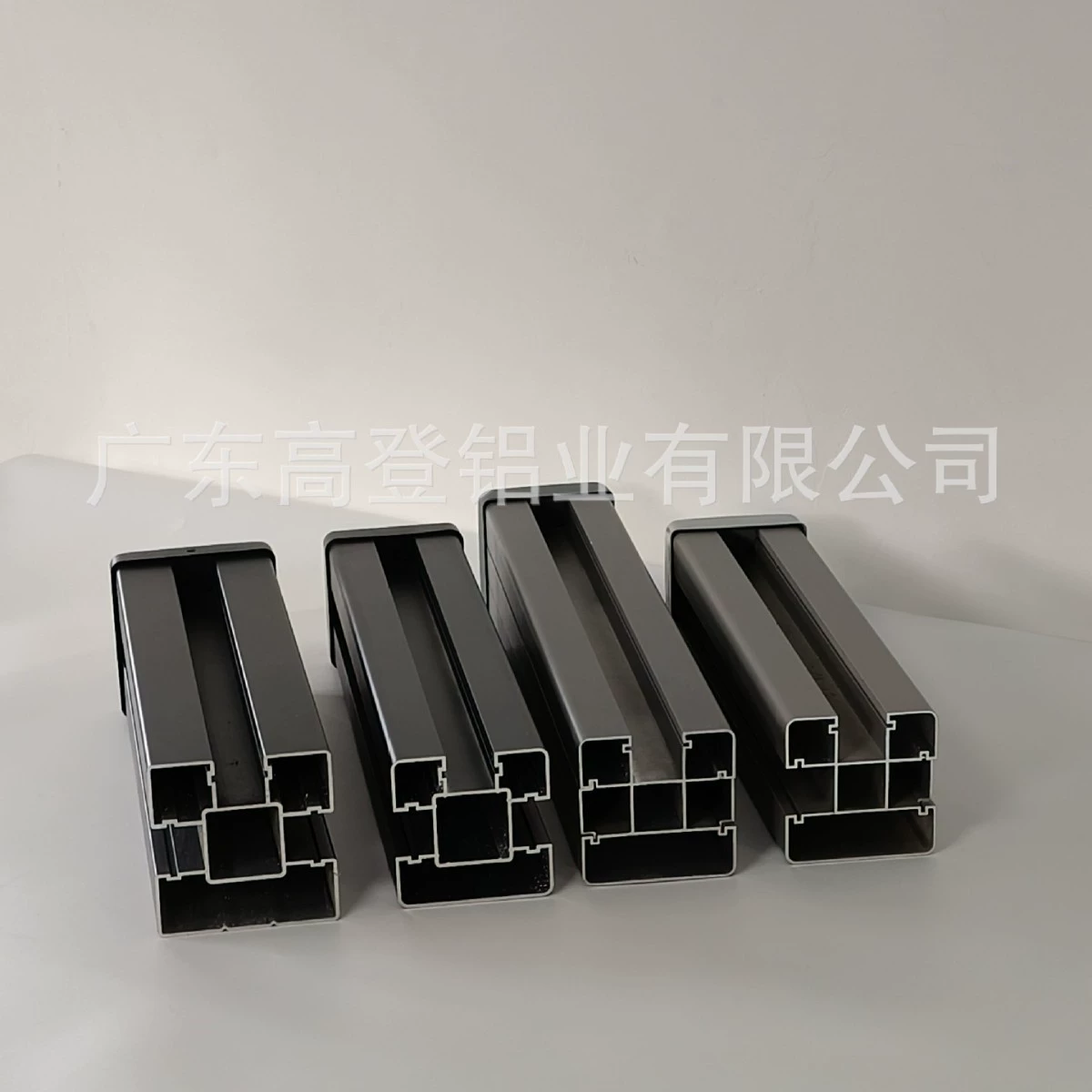 Профессиональная поставка заборов алюминиевых профилей аксессуары полный набор садовых ограждений на открытом воздухе с различными основами из алюминиевого сплава колонны