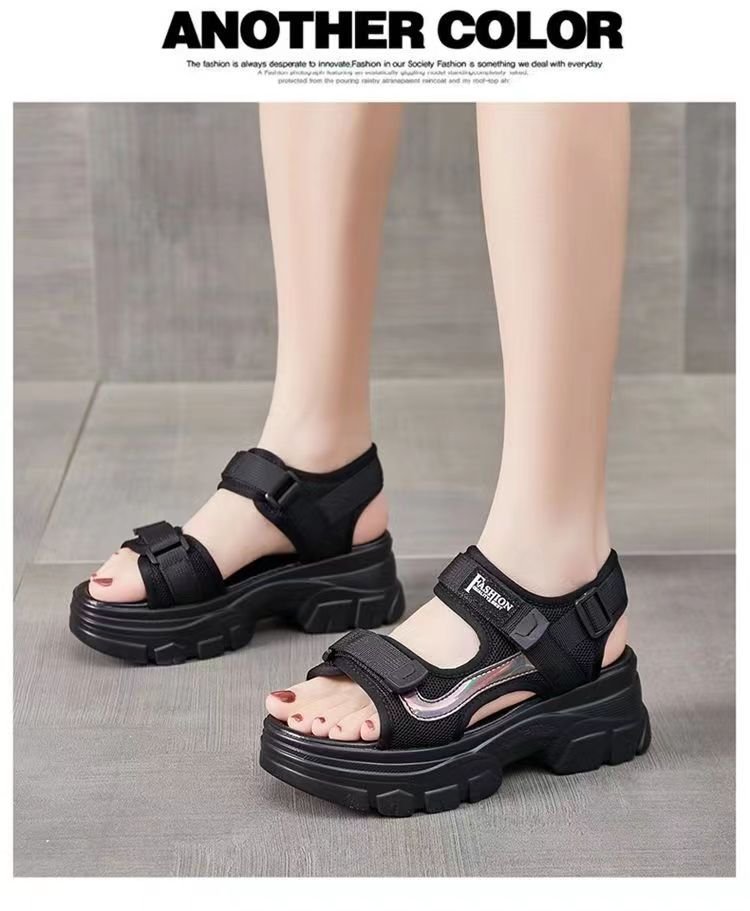 Modas deportivas de explosión sandalias romanas para mujeres 2026 verano nuevo estilo anti-deslizante con una sola gruesa y cómoda zapatos de playa para mujeres