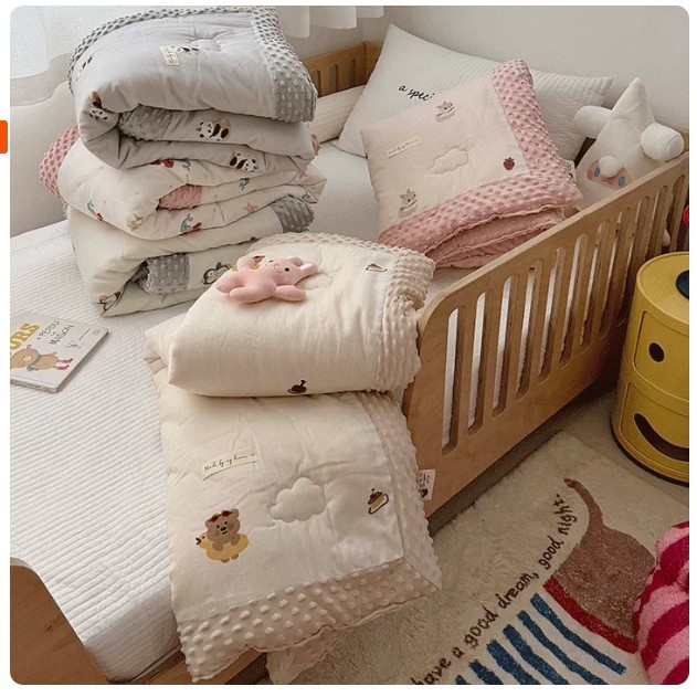 卡通全棉双层纱豆豆绒春秋被可机洗秋冬季加厚保暖儿童手包边冬被