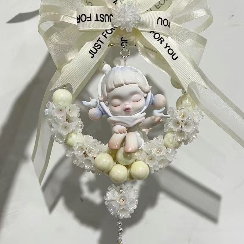 아기를 안고 있는 흰 은방울꽃(정글에서)