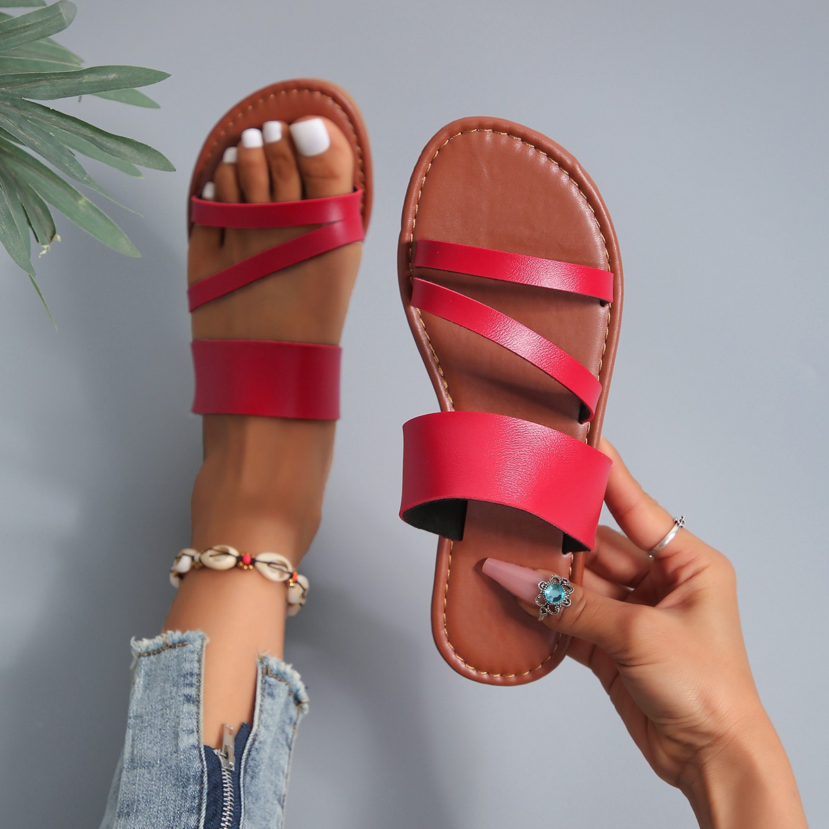 Fashionable universal beach non-slip women's slippers flat