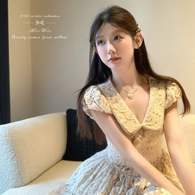 维斯小姐 孤品蕾丝小V娃娃领重工蕾丝裙立体剪裁连衣裙