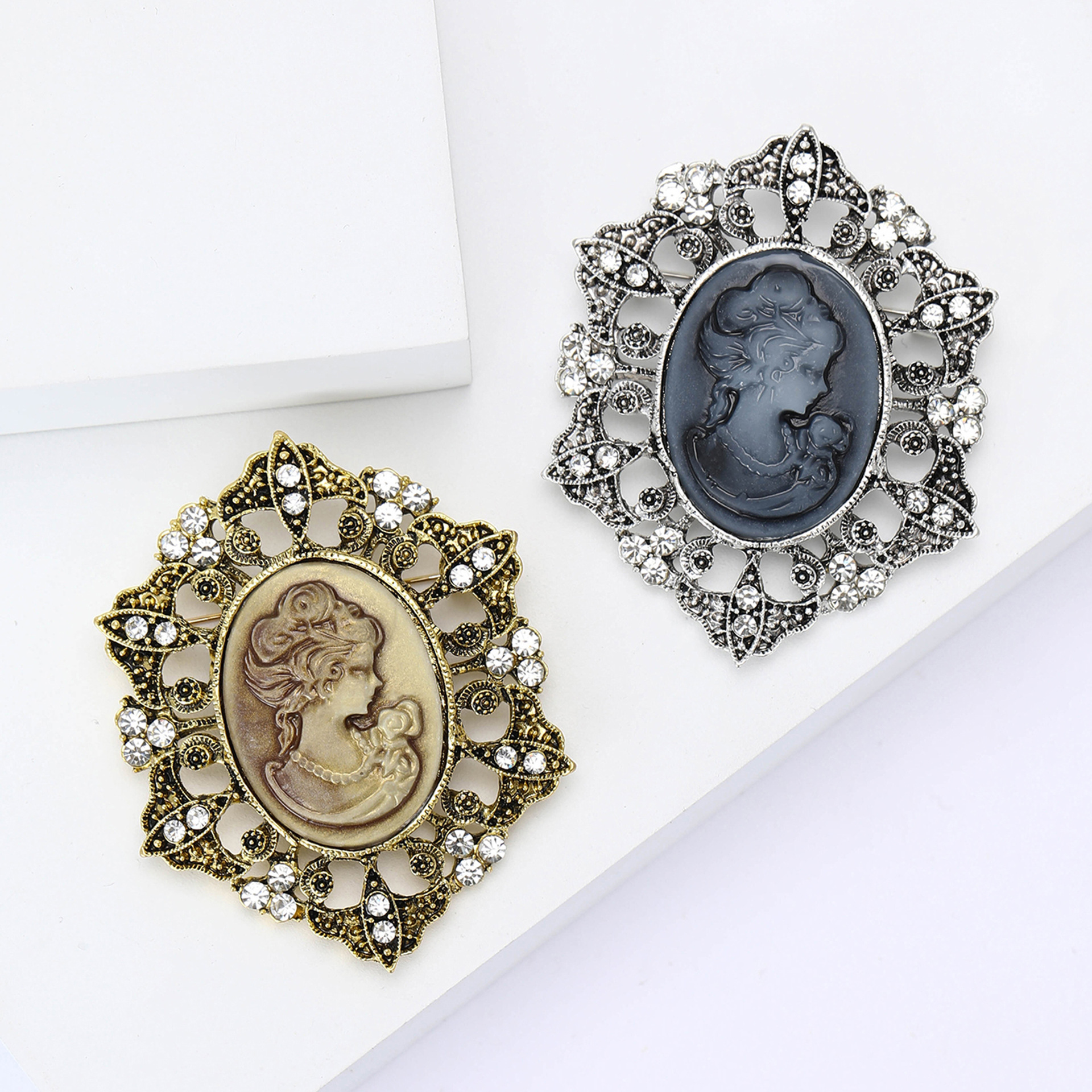 25g Weight Vintage Style Classic Style Pin Human Alloy Women's Brooches